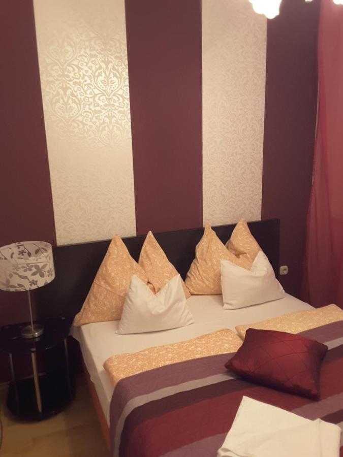 Isabell Apartments Дьор Екстериор снимка