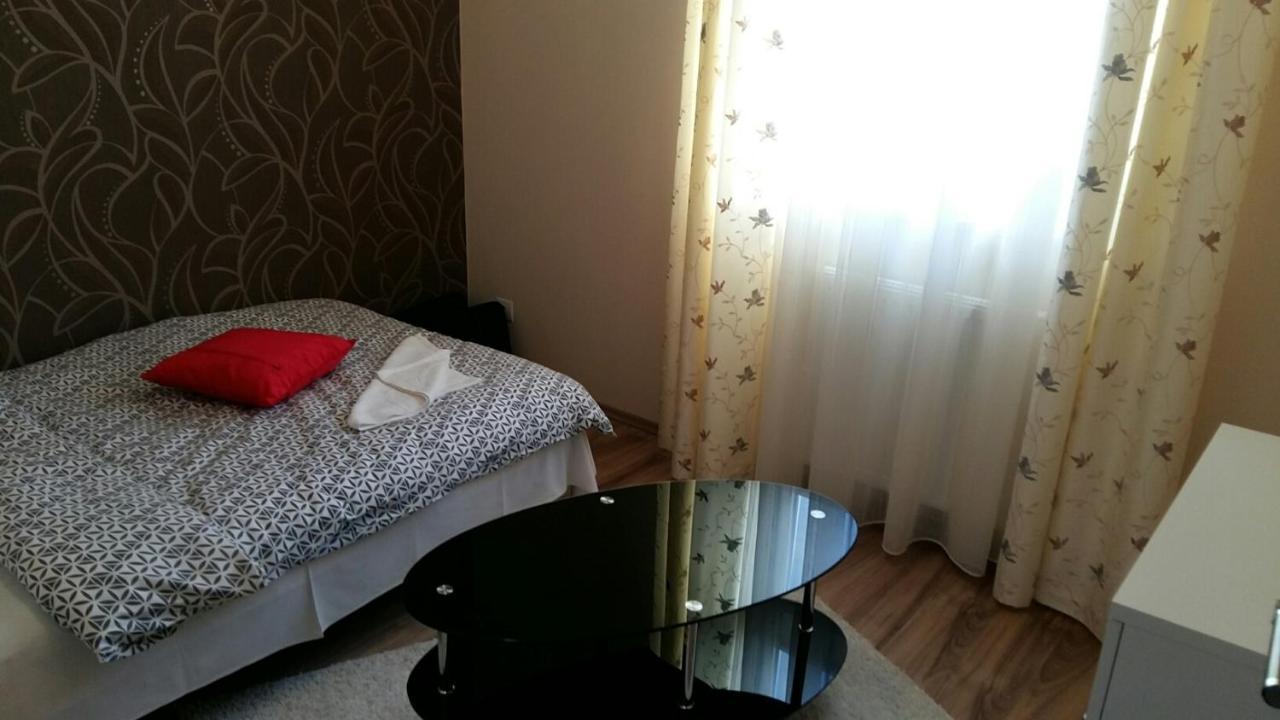 Isabell Apartments Дьор Екстериор снимка
